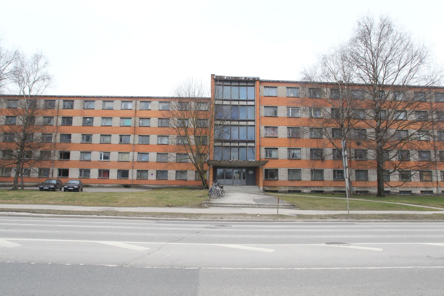 Sügiseks saab Narva mnt 89 maja hoopis uue väljanägemise. Ülikoolil on plaan järgmistel aastatel jõuda remondiga ka maja sisemusse.