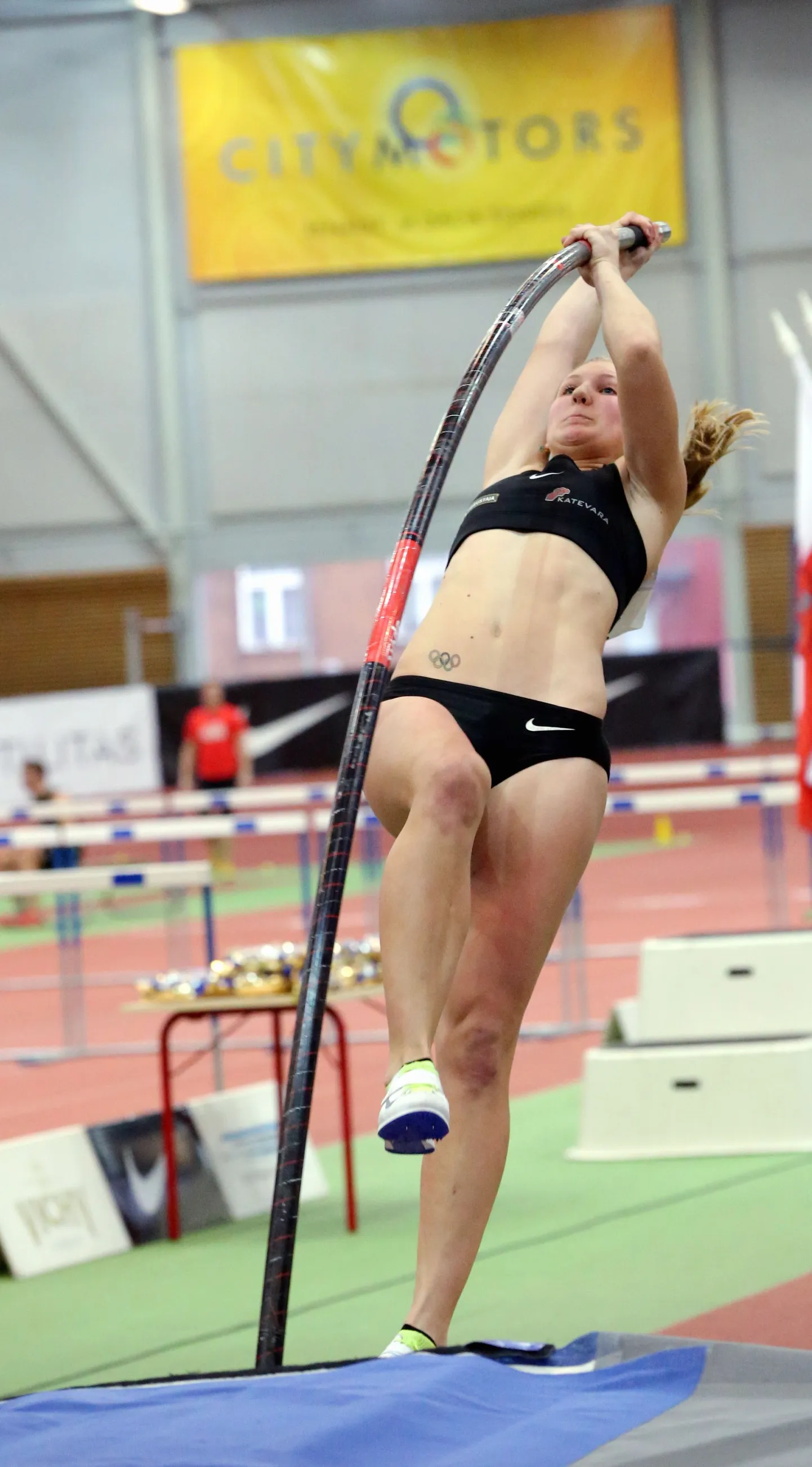Teivashüppaja Reena Koll ründas Eesti rekordit, kuid 4.25 jäi seekord alistamata.