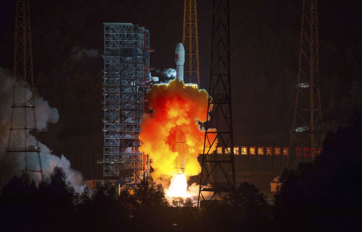 Mehitamata kosmoselaev startis 24. oktoobril Xichangi satelliidikeskusest  Edela-Hiinas Sichuani provintsis.