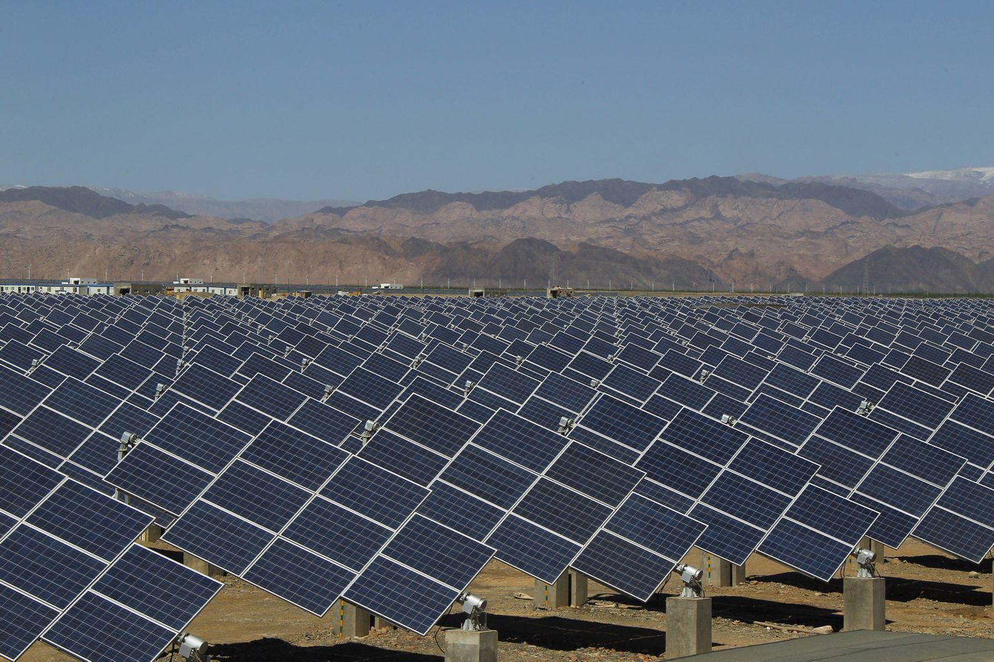 Pärnu plaanitakse rajada kümneid tuhandeid päikesepaneele, mille tootmisvõimsus oleks viis megavatti.