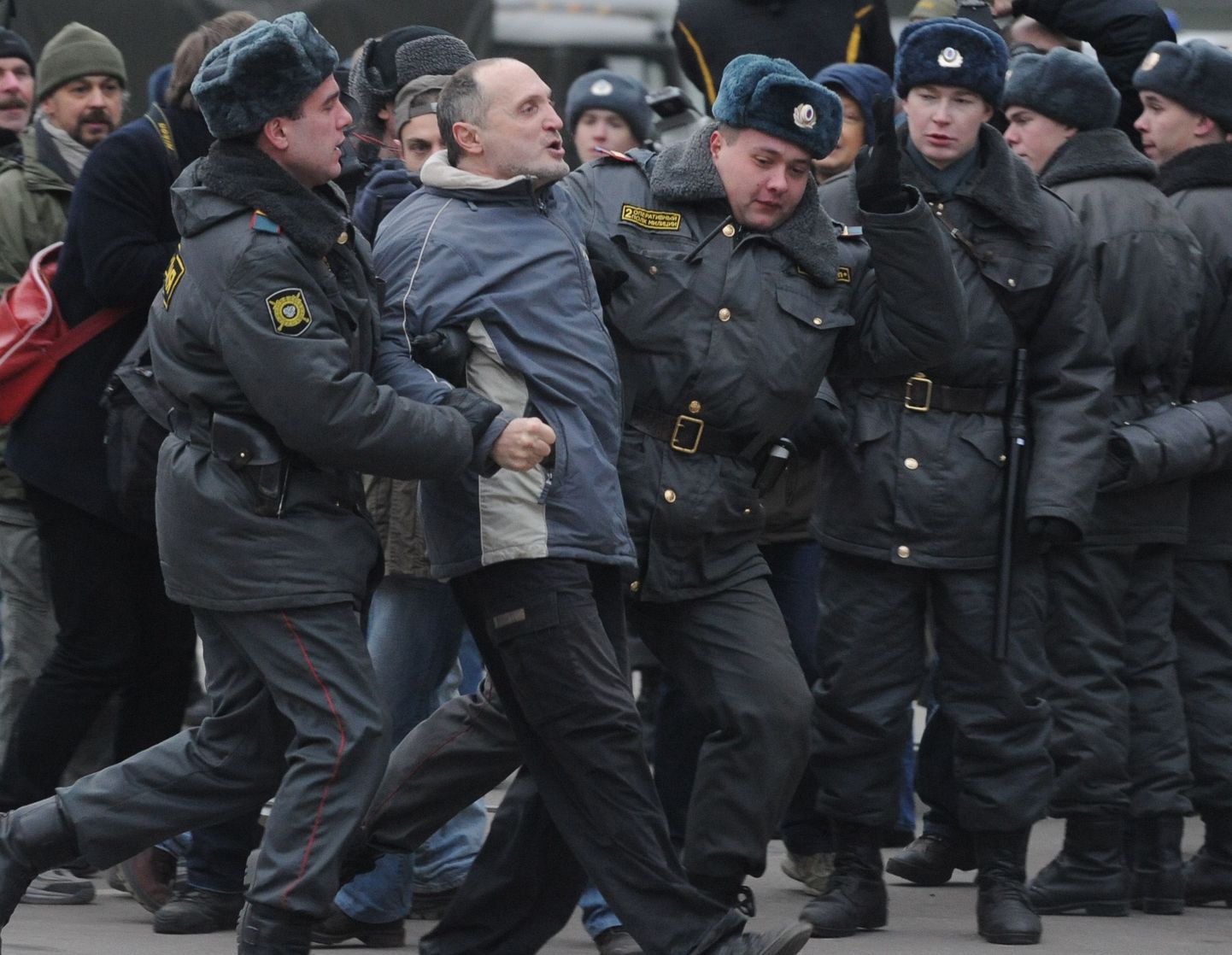 Miilits vahistas Moskvas kümneid Vene opositsionääre