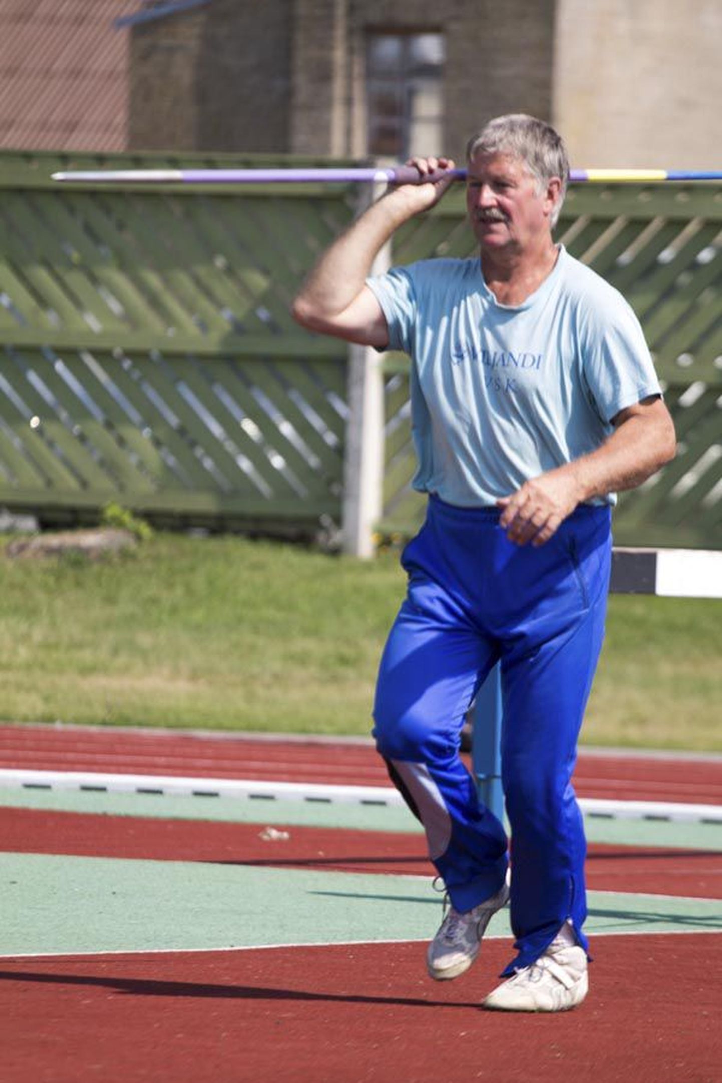 Arvo Nurm tuli heidete mitmevõistluses seenioride Euroopa meistriks. Pilt on tehtud augusti alguses Viljandis peetud veteranide Balti meistrivõistlustel.