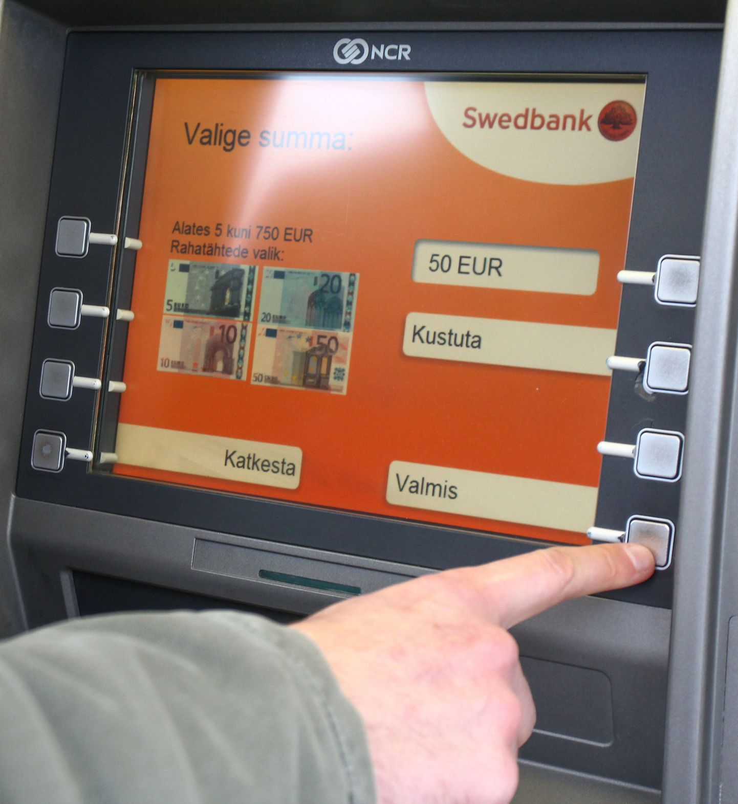 Panga arvates piisab Haapsalu rahvale sularahaautomaatidest küll.