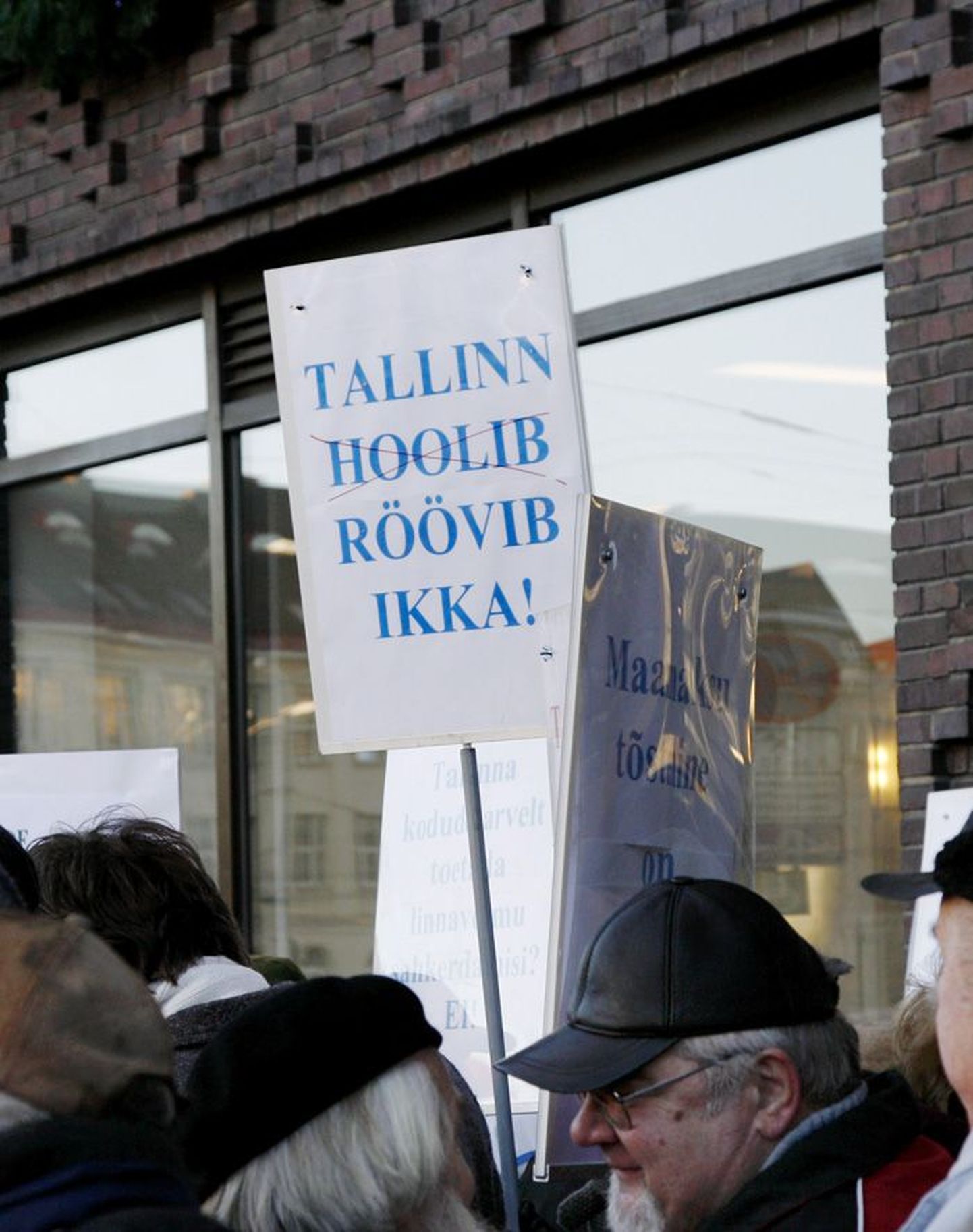 Tallinna maamaksu tõusu vastu protestisid elanikud linnavalitsuse ees juba 2007. aastal.