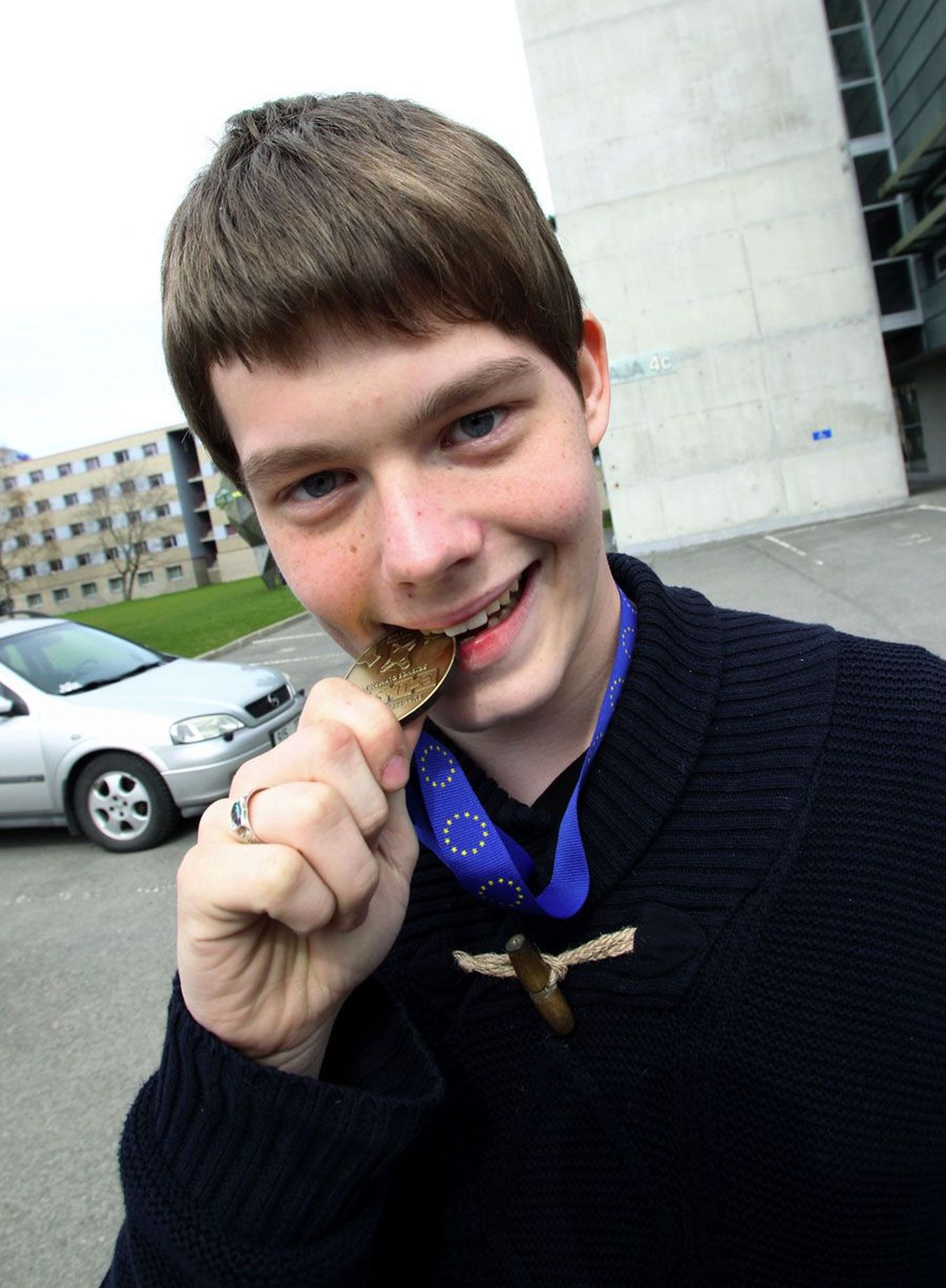 Timothy Henry Charles Tamm naasis eile Vilniusest Euroopa Liidu loodusteaduste olümpiaadilt võidumedali ja -karikaga. Enne seda aga sai temast staar noorte teadussaates «Rakett 69».