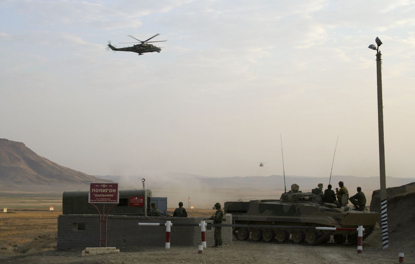 Sõjaväe helikopter Dagestanis asuva Vene armeebaasi kohal.