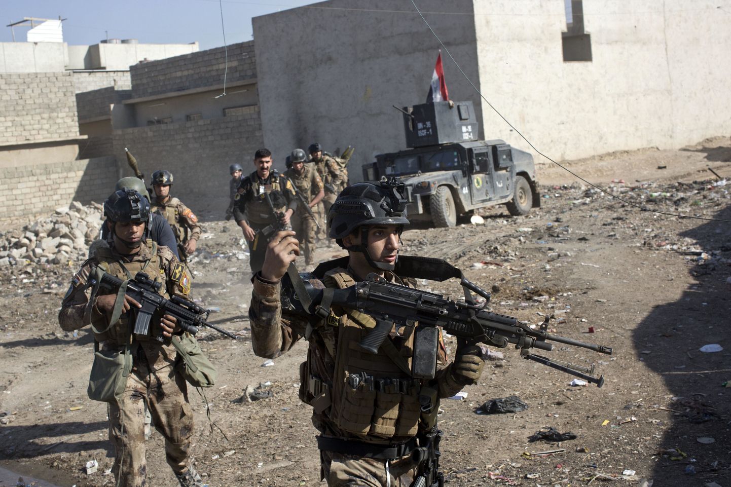 Солдат спецподразделения в Ираке. После штурма Мосула учатились взрывы в разных городах Ирака.