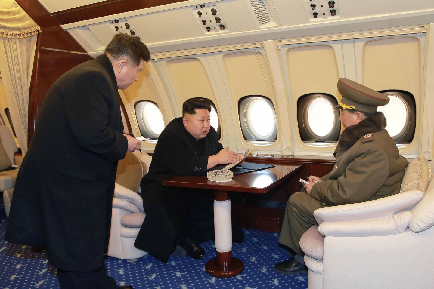 Ким Чен Ын в своем самолете.