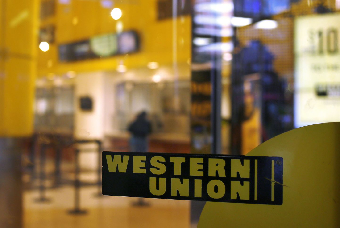 Läti mõttekoja väitel on Leedu valitsus juba alustanud sammudega, et veenda teiste seas Western Unionit osa oma tegevusest Leetu kolima.