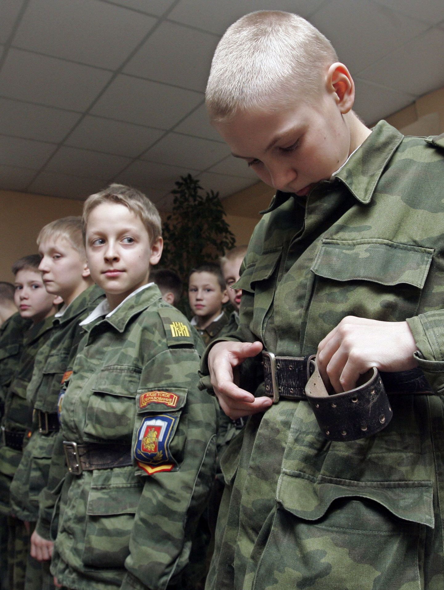 Venemaal on juba üle 100 kadettide kooli, kus õpivad noorukid. Nüüd lisandus internaatkool ka tüdrukutele.