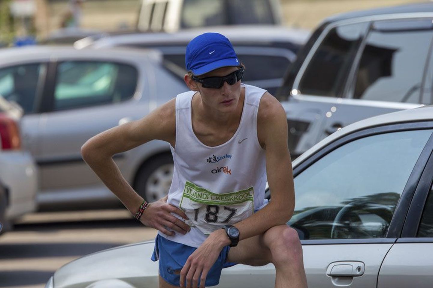 21-aastane Heinar Vaine tegi pühapäeval oma elu kiireima maratonijooksu ja nüüd kuulub tema nimele ka maakonna selle distantsi rekord. Ühtlasi pälvis ta noorsooklassis Eesti meistri tiitli ja sai täiskasvanute arvestuses hõbemedali. SEB Tallinna maratonil saavutas ta kolmanda koha. Pilt on tehtud tänavu suvel ühe Eesti nimekaima maratonijooksja Jüri Lossmanni mälestusvõistlustel.