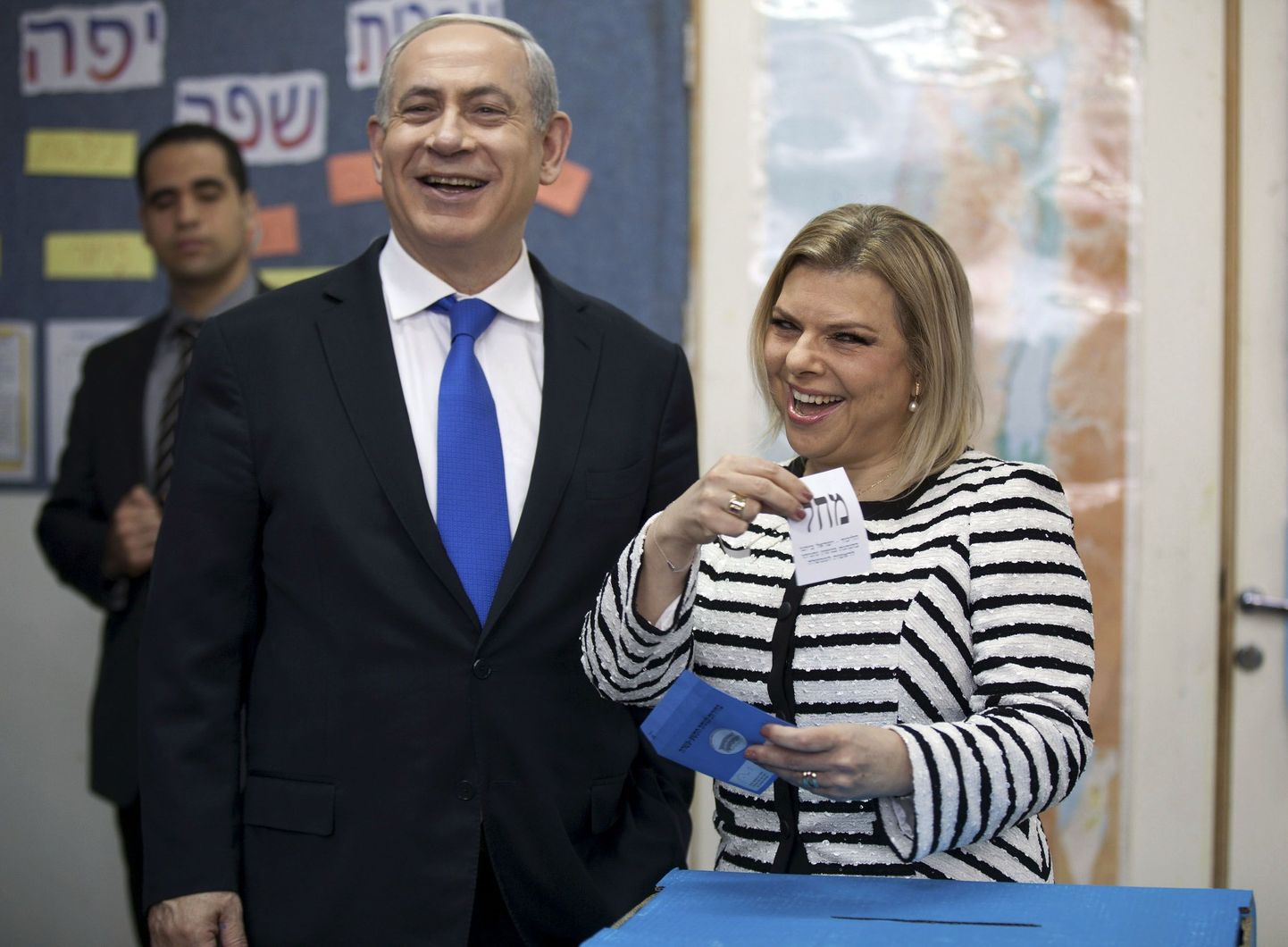 Iisraeli peaminister Benjamin Netanyahu täna koos abikaasa Saraga Jeruusalemmas hääletamas.