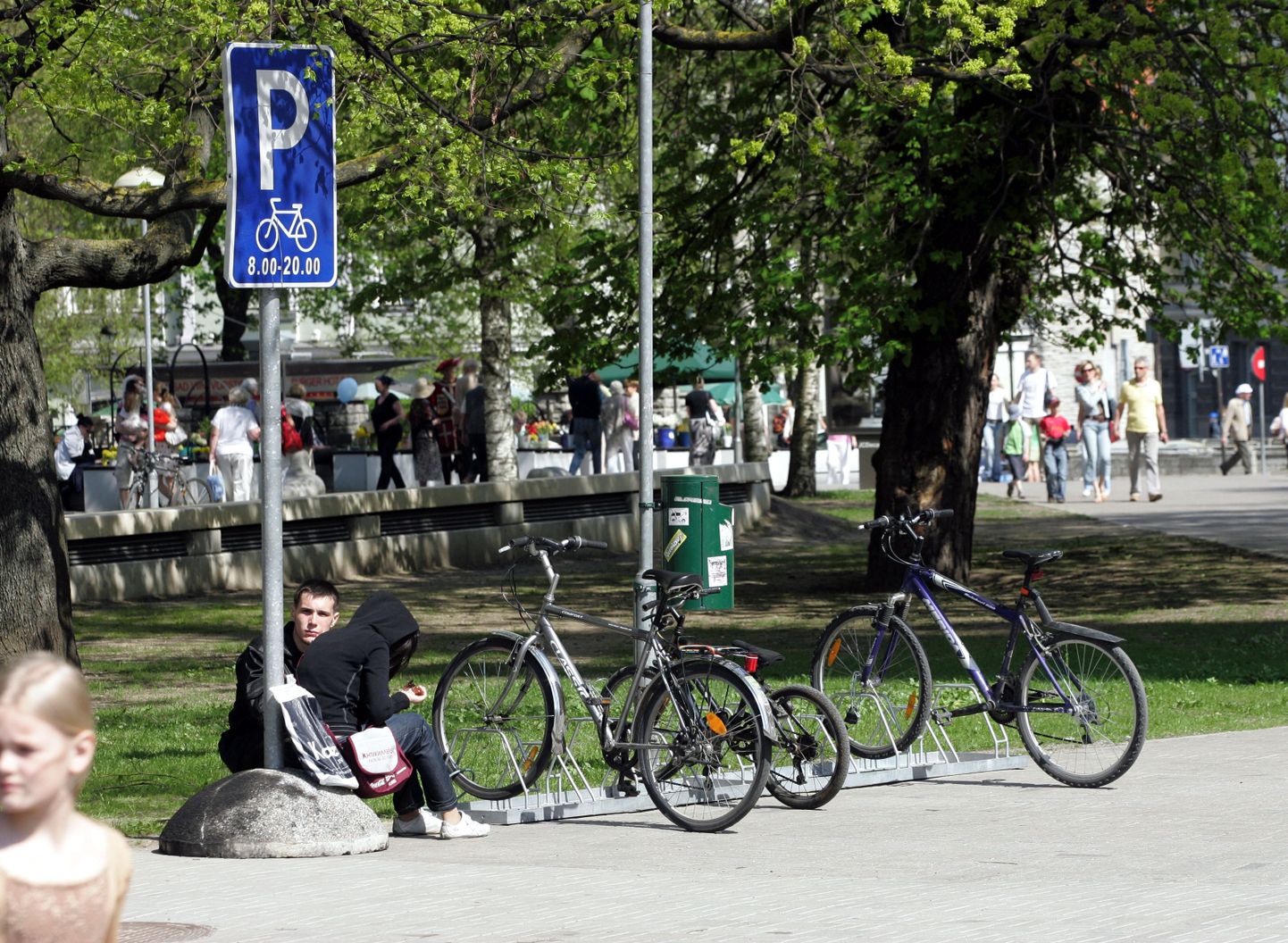 Valvega jalgrattaparkla Tallinnas.