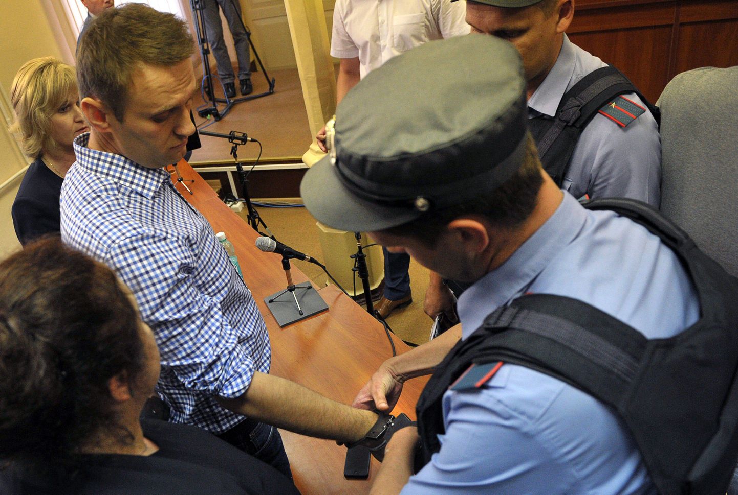 Käeraudus Venemaa opositsiooni liider Aleksei Navalnõi Kirovi oblasti kohtus.