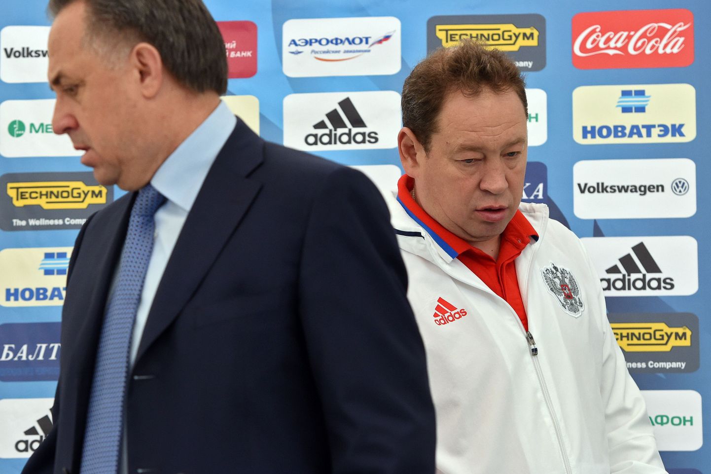 Министр спорта РФ Виталий Мутко (слева) и главный тренер сборной России Леонид Слуцкий.