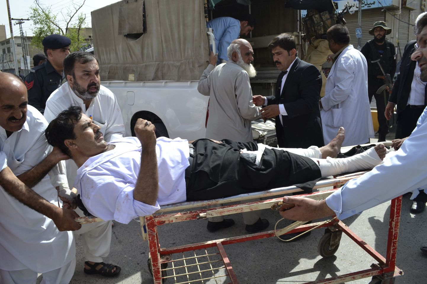 Pakistanis, Quetta haiglas plahvatanud pomm tappis 70 inimest.