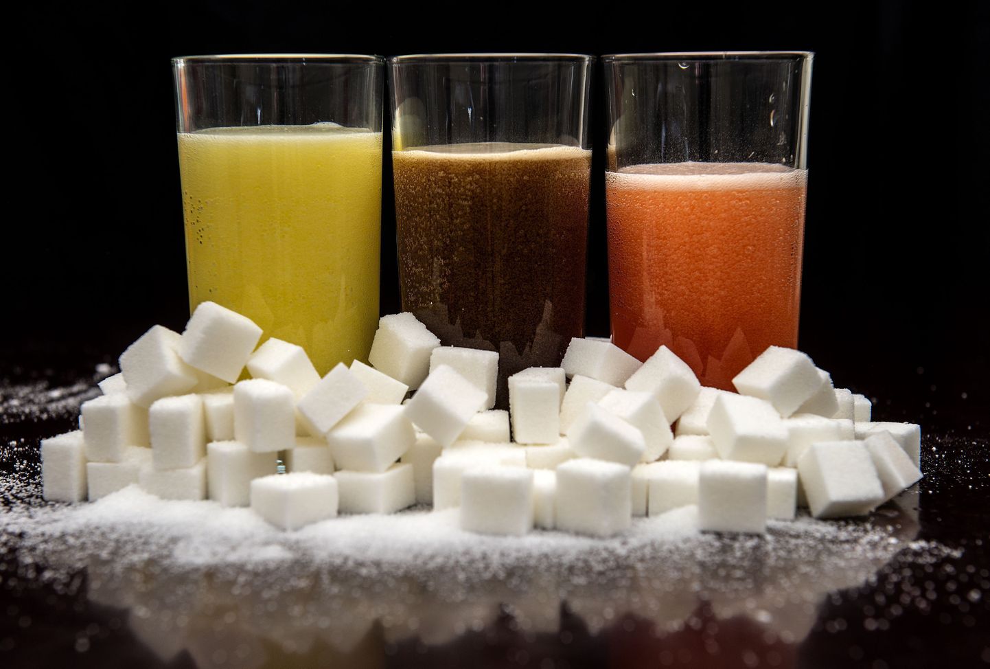 Rohkem kui 3000 teadustööd hõlmanud kokkuvõtteuuringust selgus, et suhkrumaksul siiski on mõju inimeste tervisele ja tarbimiskäitumisele.
