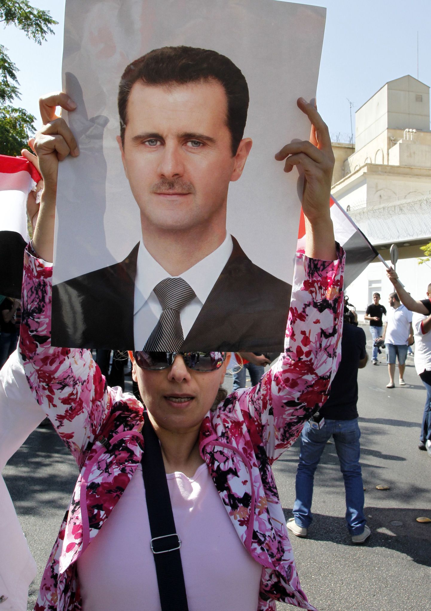 Süüria presidendi Bashar al-Assadi toetaja riigipea pildiga.