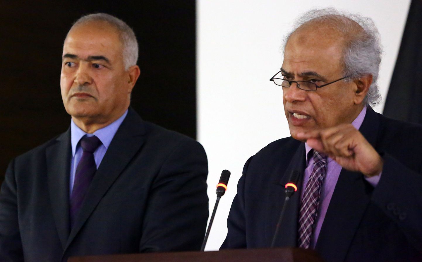 Liibüa justiitsminister Salah al-Marghani (paremal) ja välisministeeriumi pressiesindaja Said Lassoued.