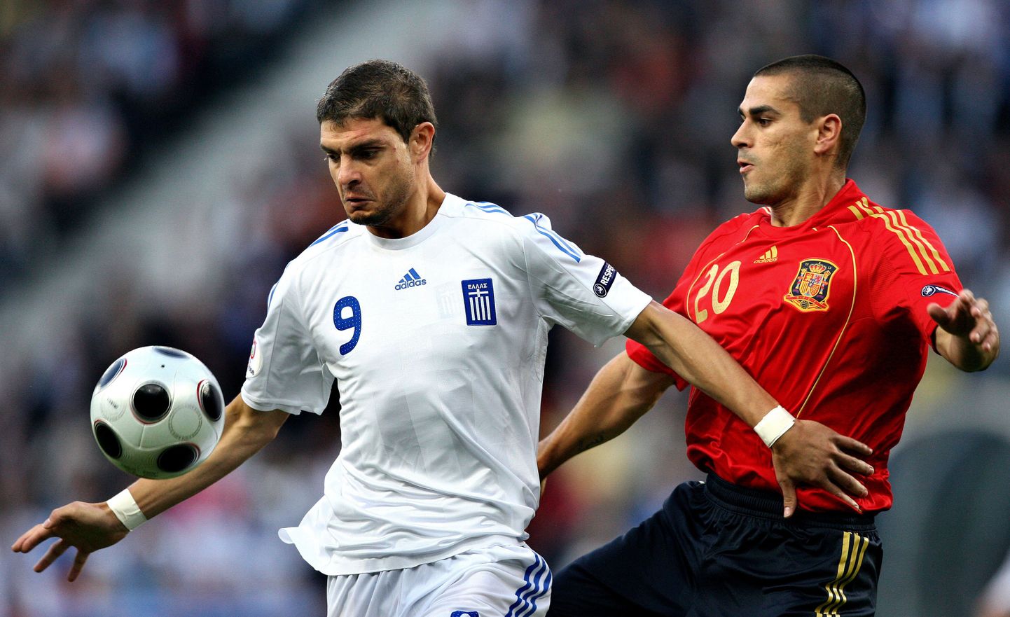 Angelos Charisteas viis Kreeka Hispaania vastu 1:0 juhtima.