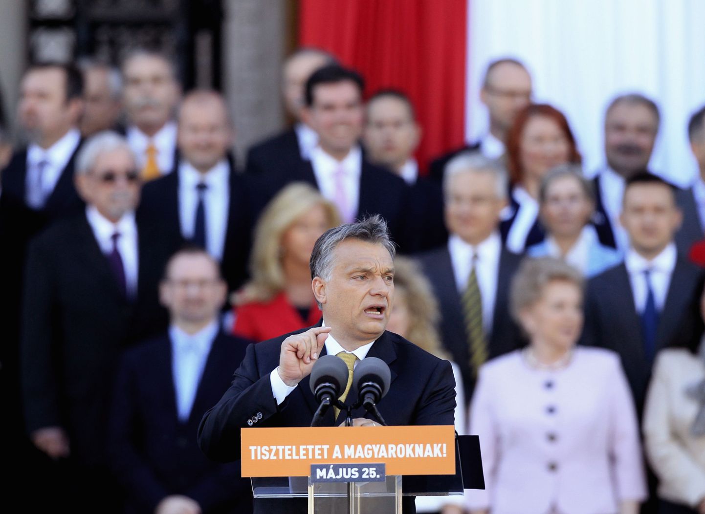 Ungari peaminister Viktor Orbán (ees keskel).