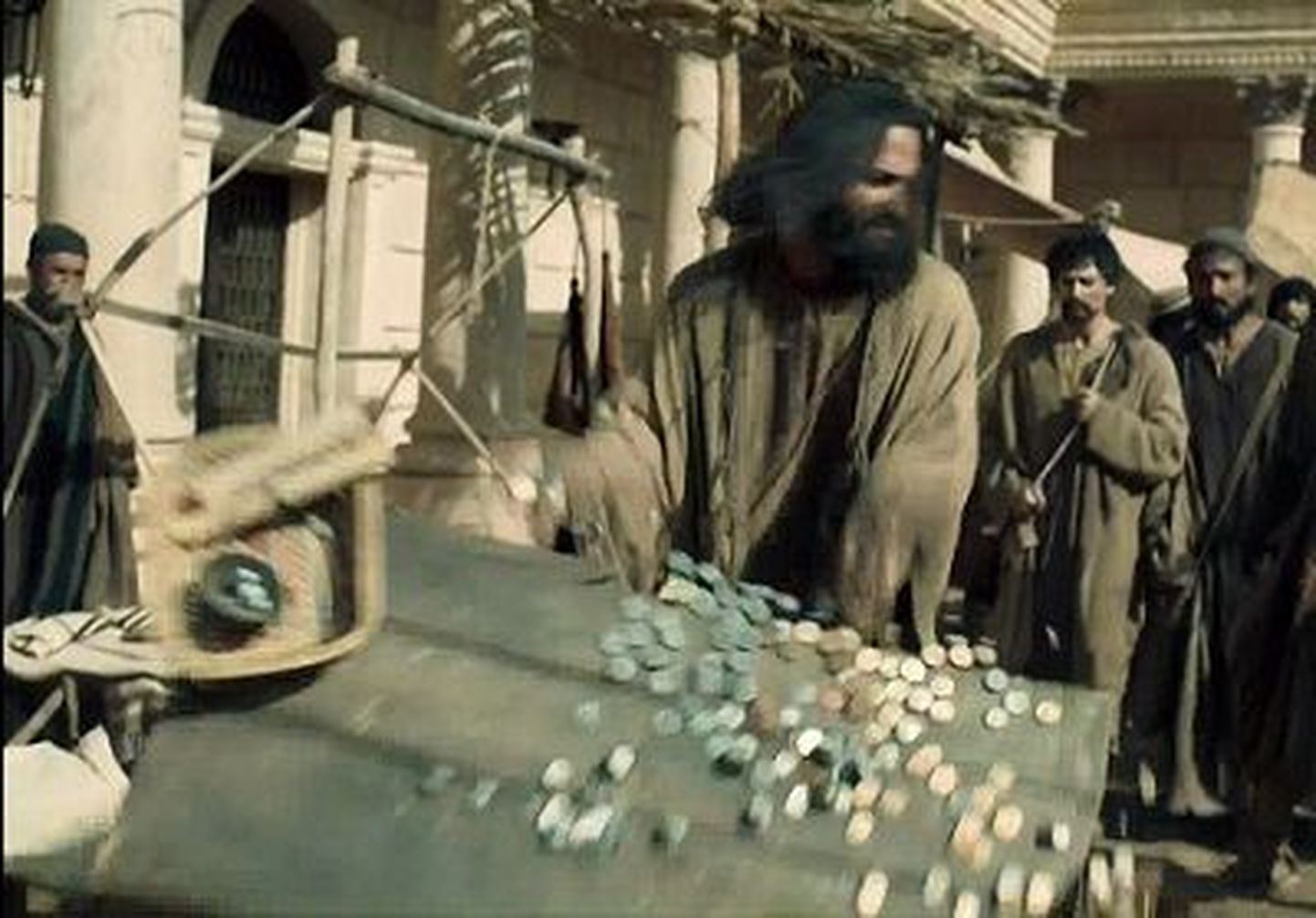 Jeesus templis rahavahetajate laudu ümber lükkamas (Luuka 19:45-48).