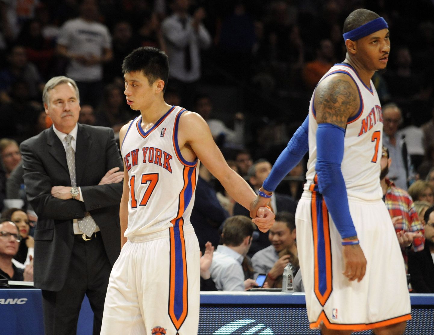 Carmelo Anthony (paremal) ja Jeremy Lin.