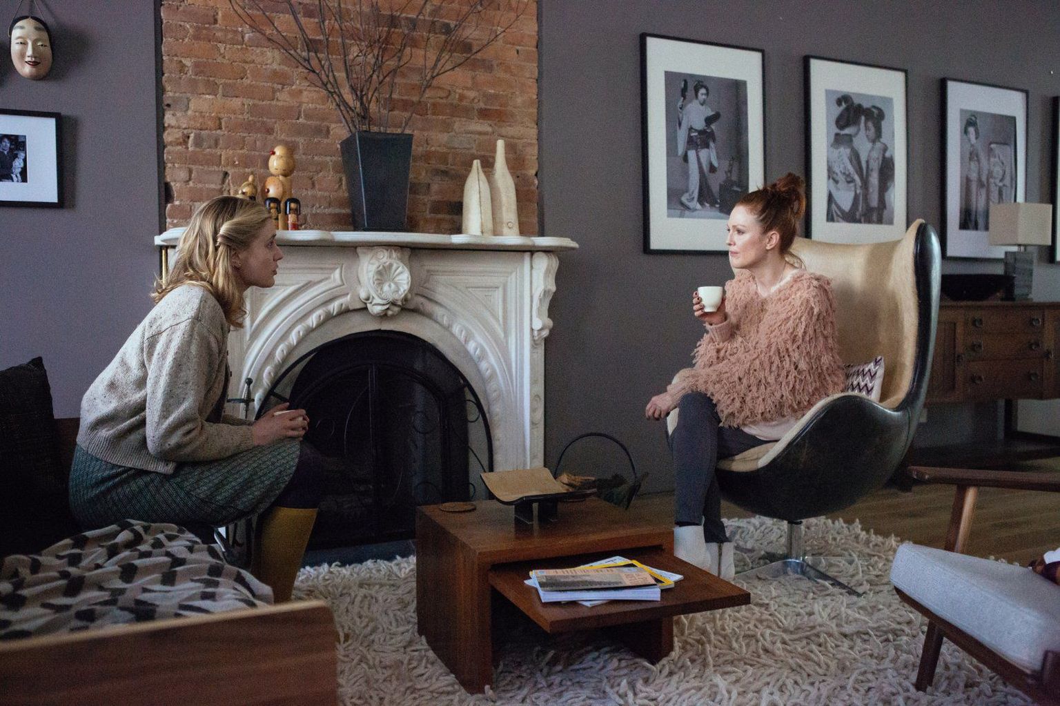 Greta Gerwig ja Julianne Moore.