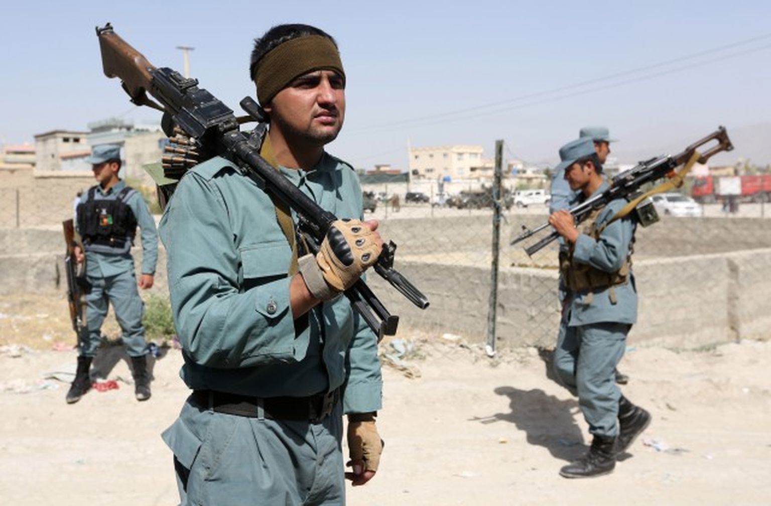 Afganistānas drošības spēki patrulē Taliban kaujinieku uzbrukuma vietā (Ilustratīvs foto)