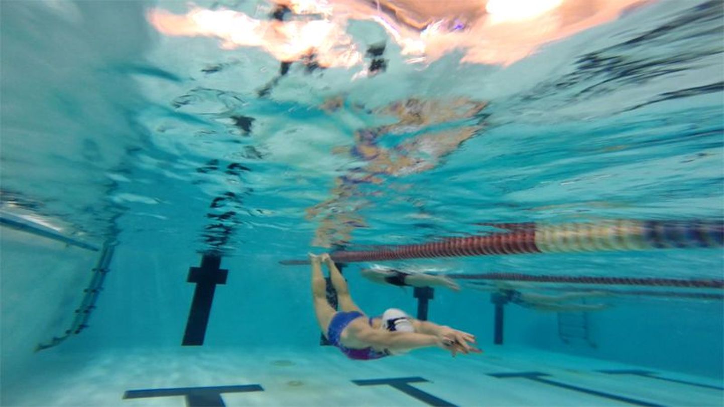 Veealune kaamera tabas basseinist Vinni ujumislootuse Anette Halliku. Hiljem sai video põhjal võimalikke valesid liigutusi analüüsida.