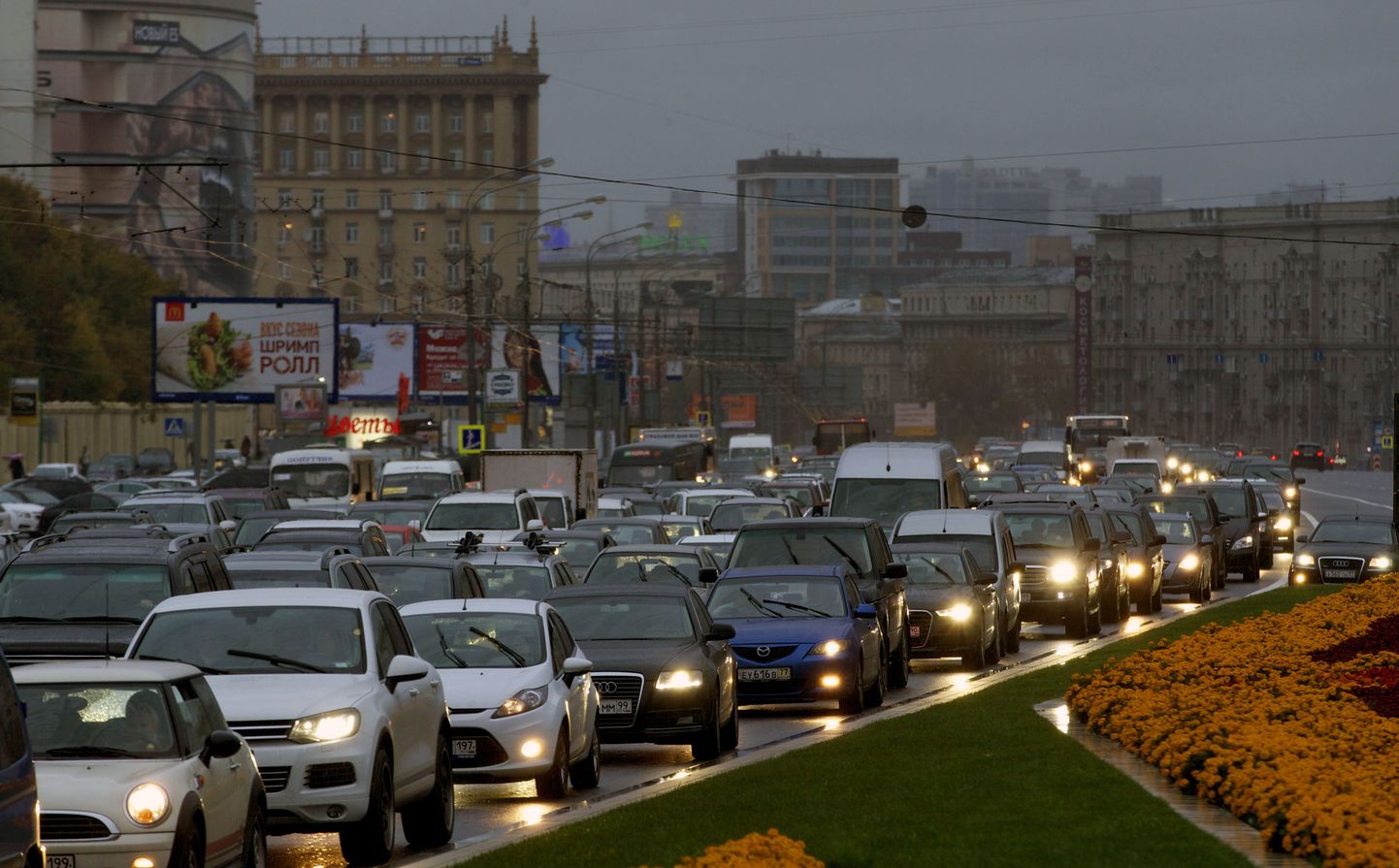 Moskvalased hakkavad varsti parkimise eest maksma
