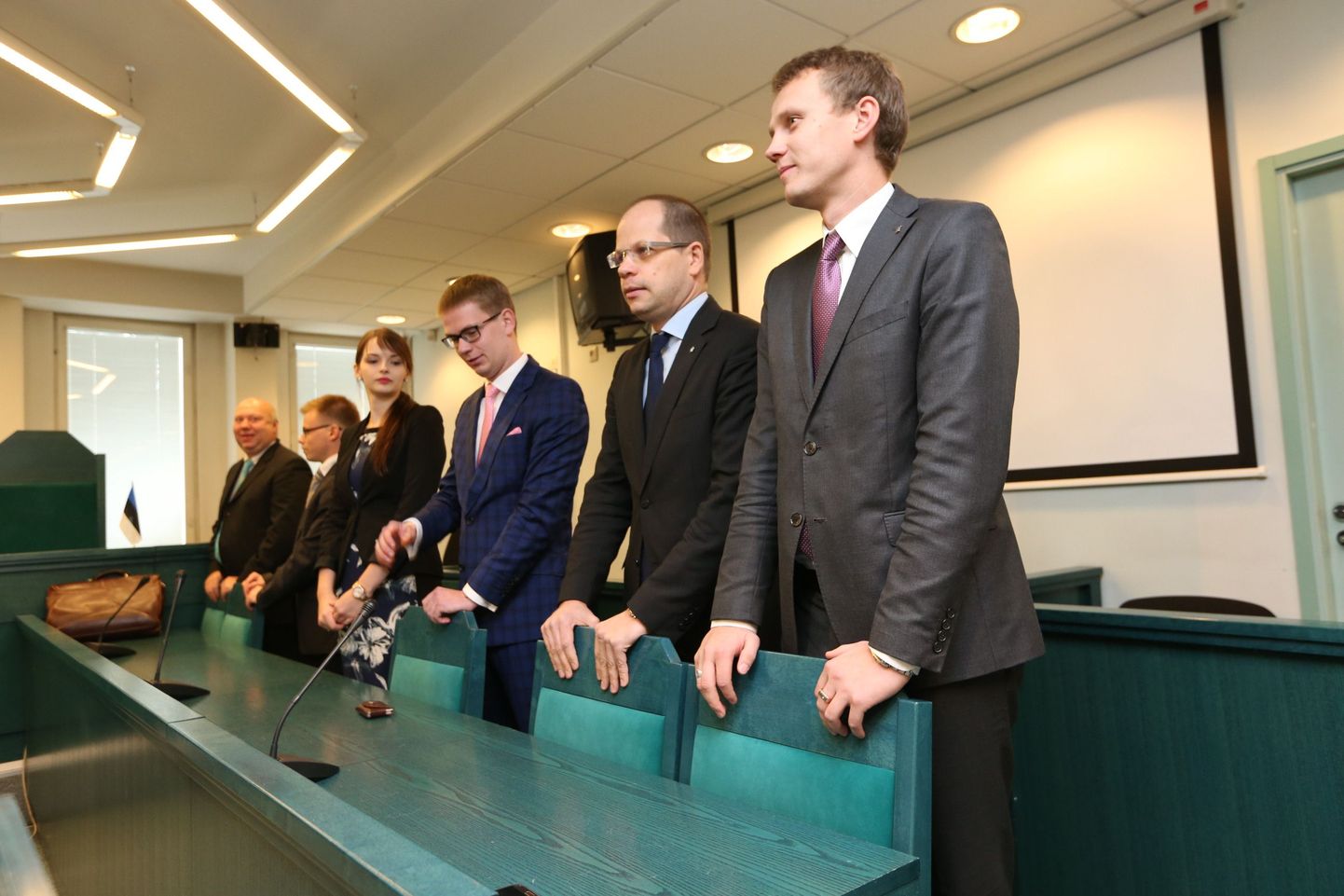 Kohtualused Ivor Onksion, Lauri Laasi ja Priit Toobal ning nende kaitsjad mullu 17. oktoobril Harju maakohtus otsust ootamas.