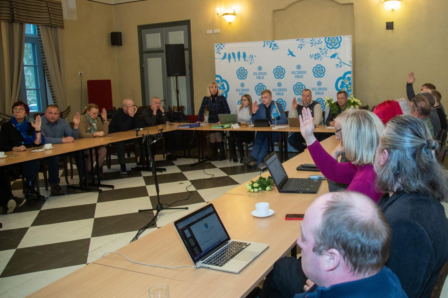 Vallavolikogu enamus hääletas Leie kooli tegevuse lõpetamise poolt. Kool liidetakse Kolga-Jaani kooliga ja sügisest Leies enam õppetööd ei toimu.