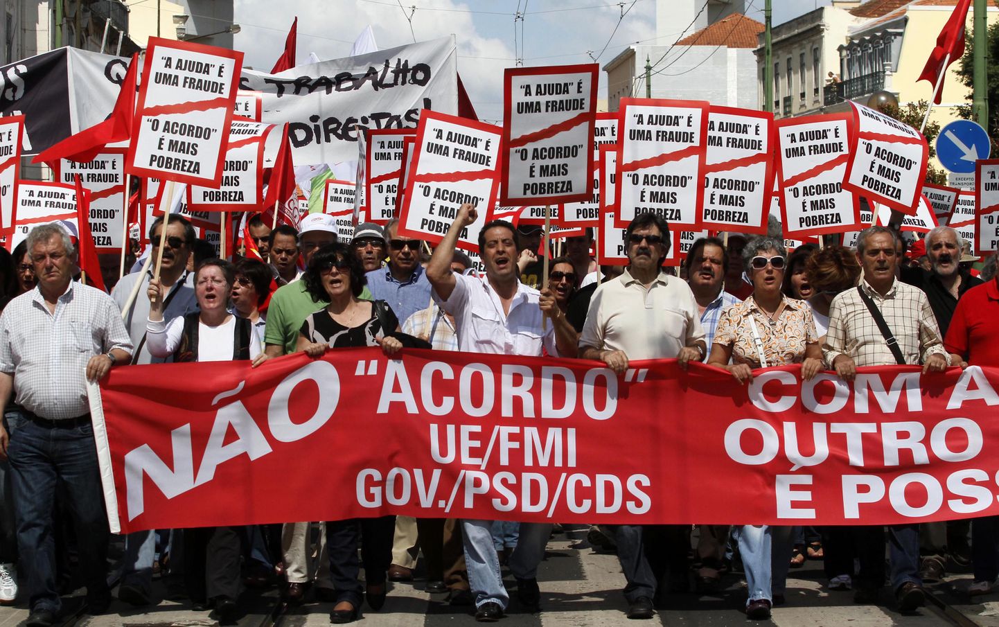 Акция протеста португальских профсоюзов против пакета помощи Португалии на условиях ЕС и МВФ