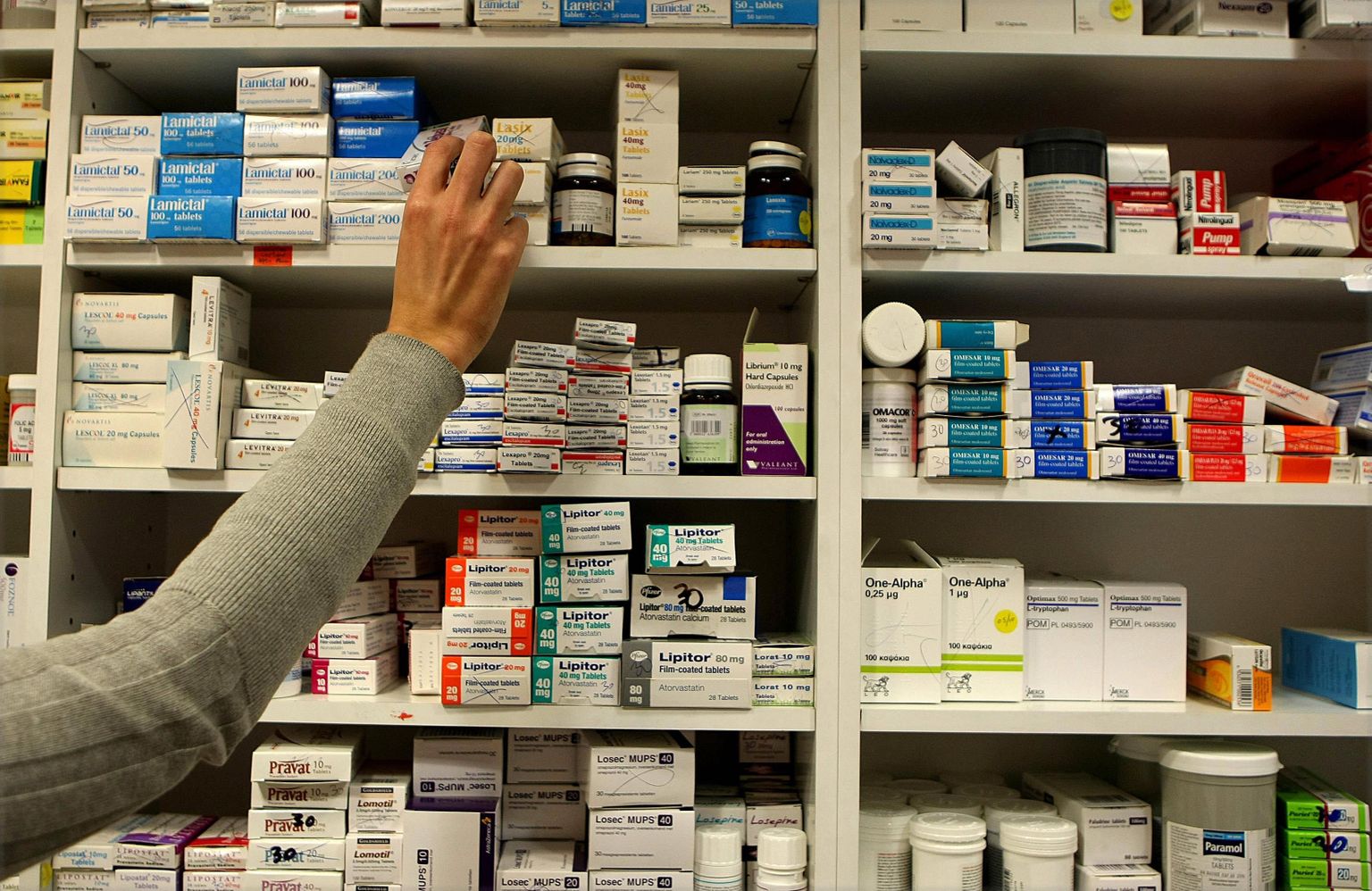Üks osa probleemiga võitlemisest hõlmab endas ka senise antibiootikumide kasutamise hulga vähendamist.