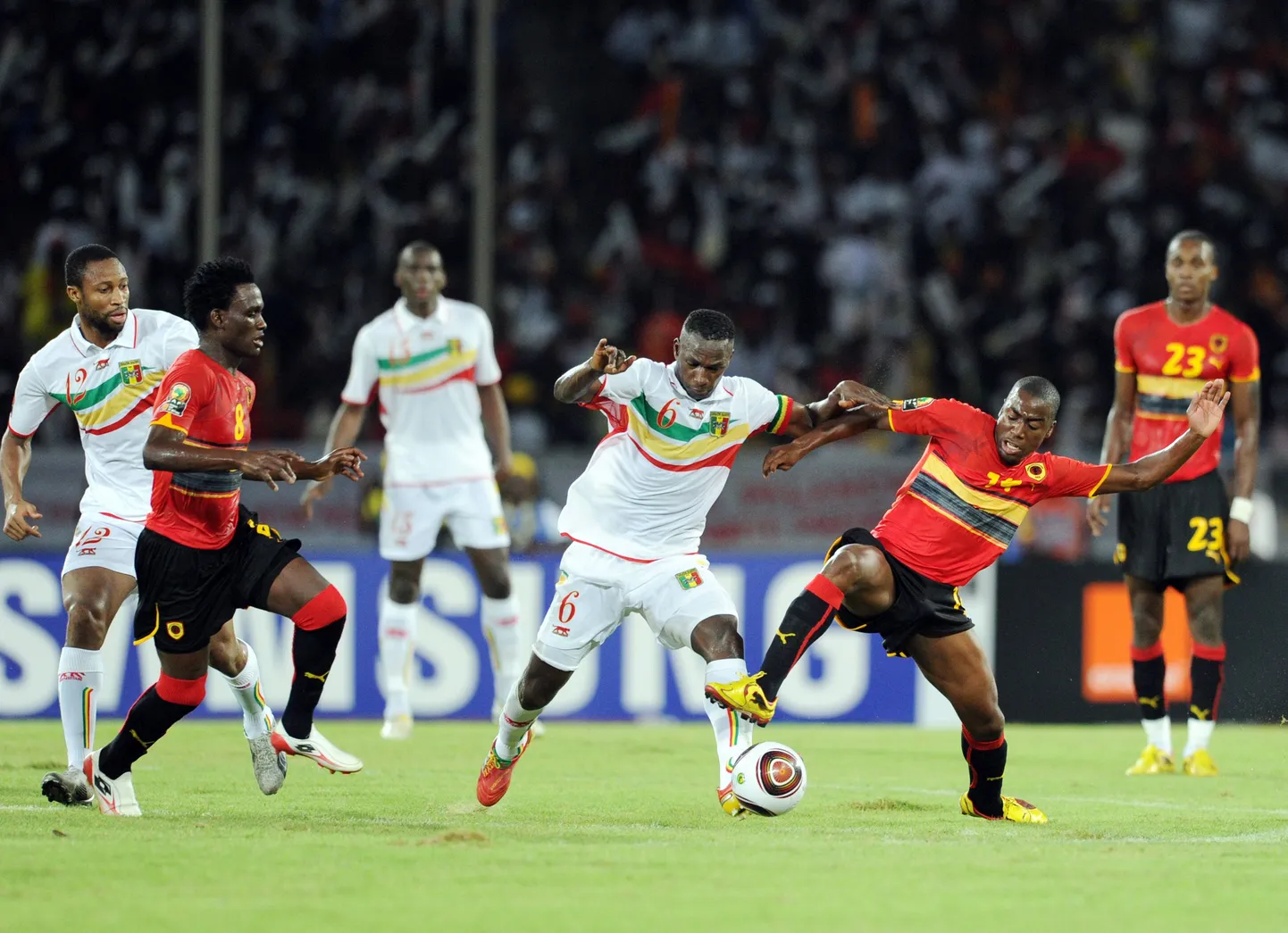 Mali(valges) suutis Angoola vastu välja tulla 0:4 kaotusseisust