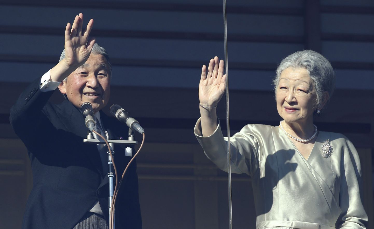Jaapani praegune keister Akihito (vasakul) on eelmise keisri Hirohito vanim poeg. Fotol on ka keisrinna  Michiko.