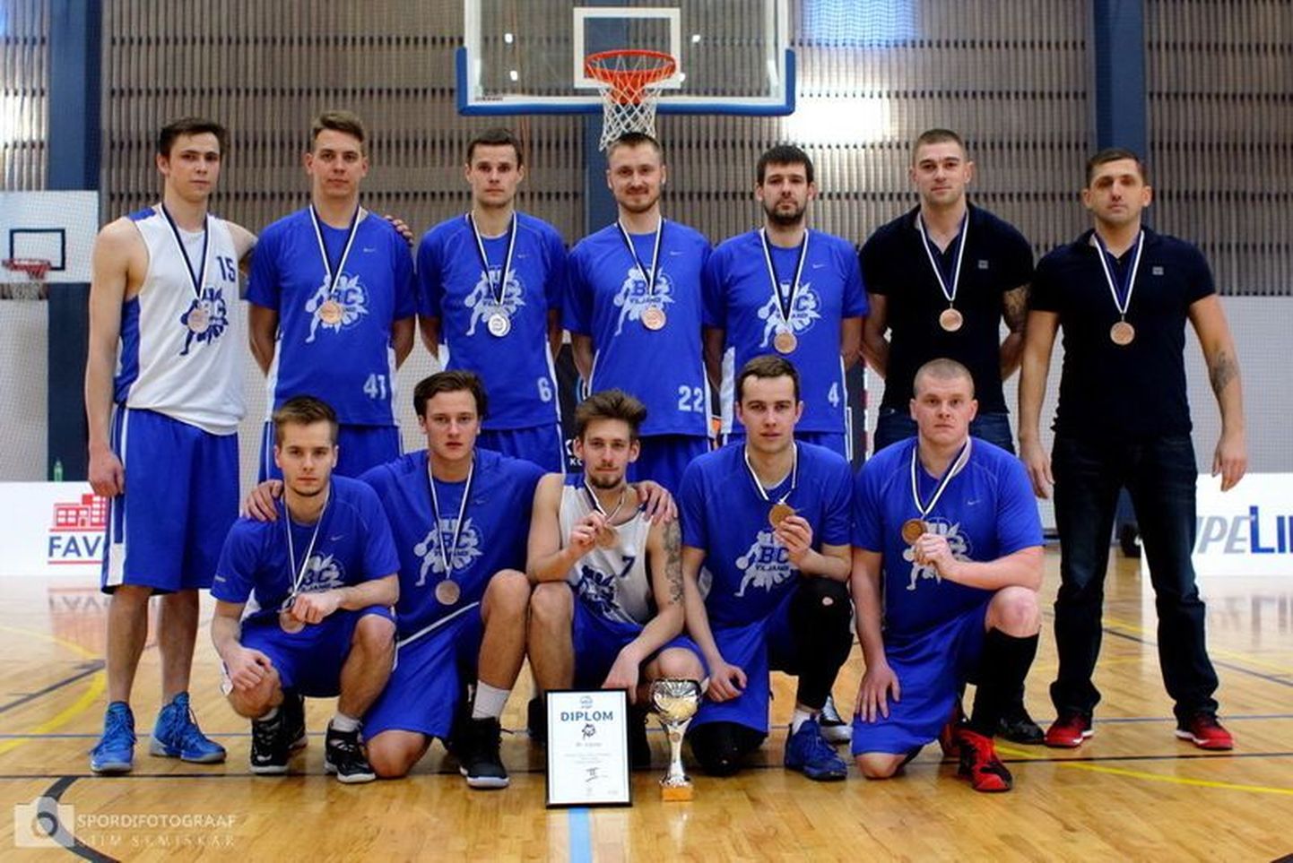 BC Viljandi meeskond lõpetas teise liiga kolmanda kohaga.