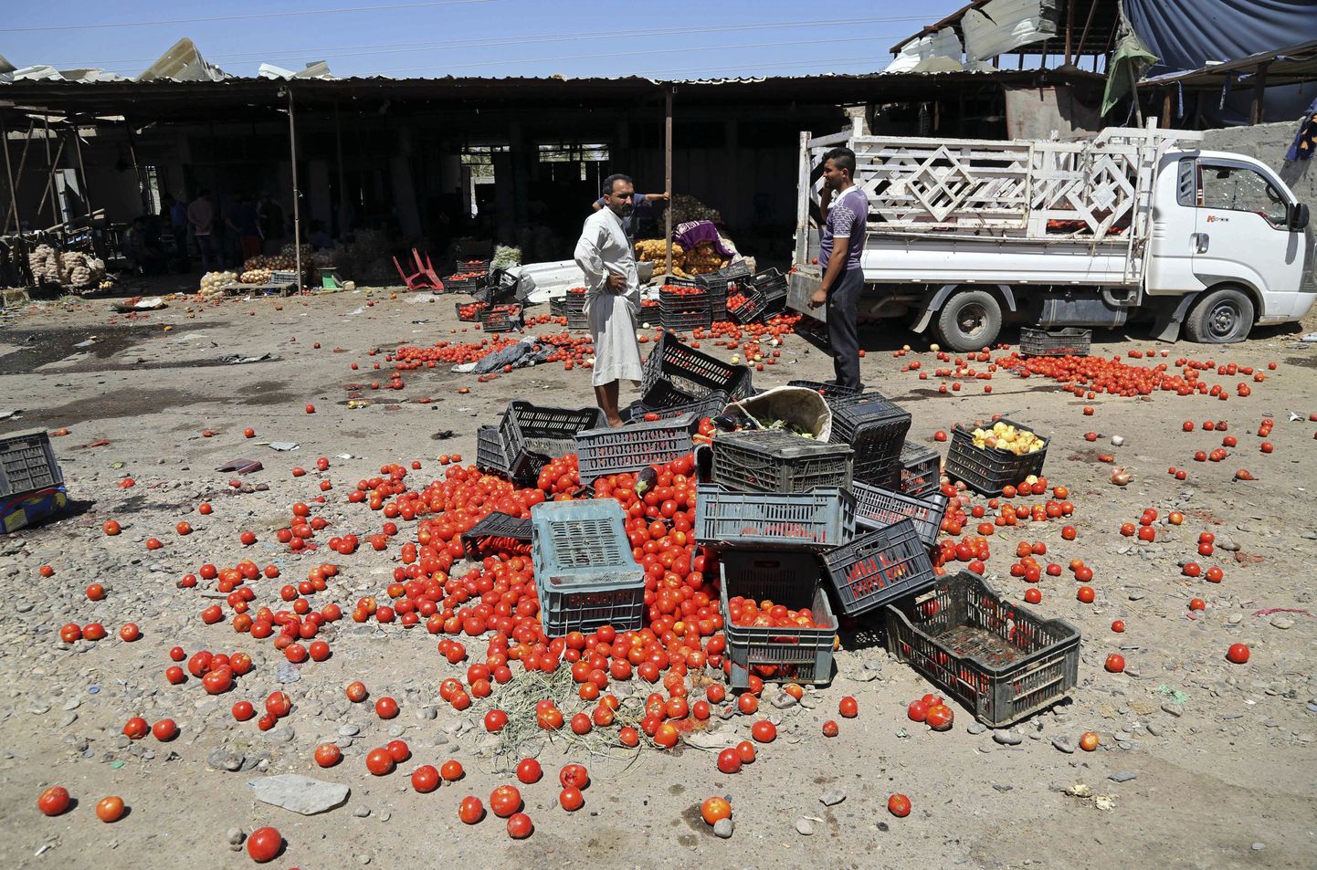 Autopommiplahvatuse järgne Bagdadi turg