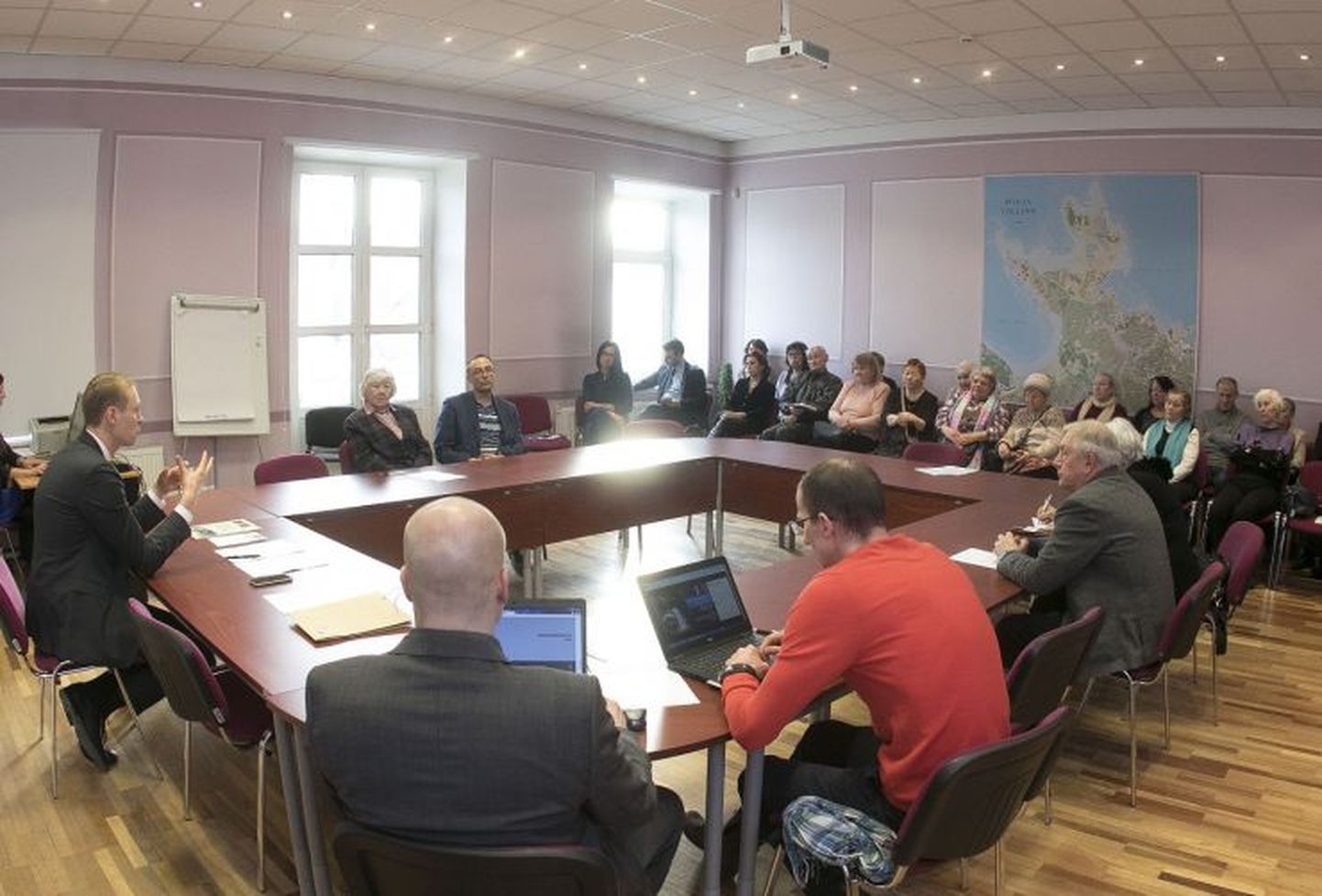 Põhja-Tallinna eakate nõukogu koosolekud toimuvad edaspidi mitte harvem kui kord kvartalis. Igale koosolekule kutsutakse lisaks nõukogu liikmetele juhuvaliku alusel inimesi Põhja-Tallinnas elavate eakate seast.
