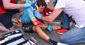 Video: Astana karm hooaeg jätkus järjekordse ratturi tõsise kukkumisega