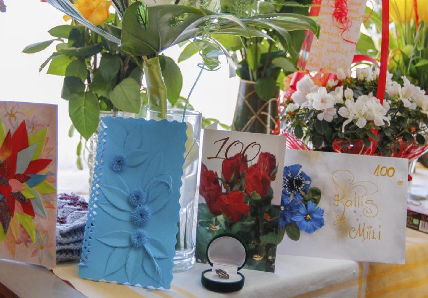Saja-aastaseks või vanemaks saavale Viljandi kodanikule linnajuhid kingivad õnnitluskaardi, lilled ja 300 eurot.