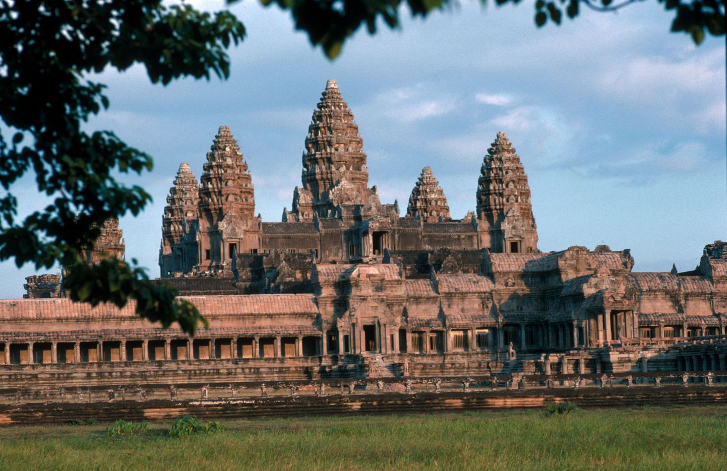 Angkor Wati tempel on Kambodža peamine turistimagnet ja rahvusliku uhkuse kandja.