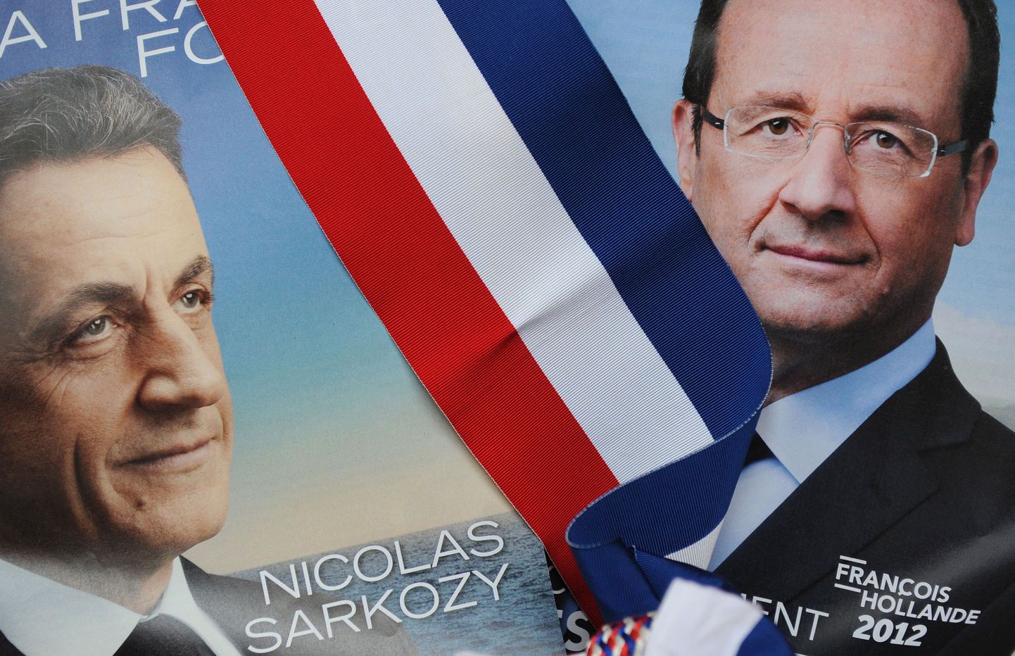 Valimisplakat Francois Hollande'i ja Nicolas Sarkozy näopildiga.