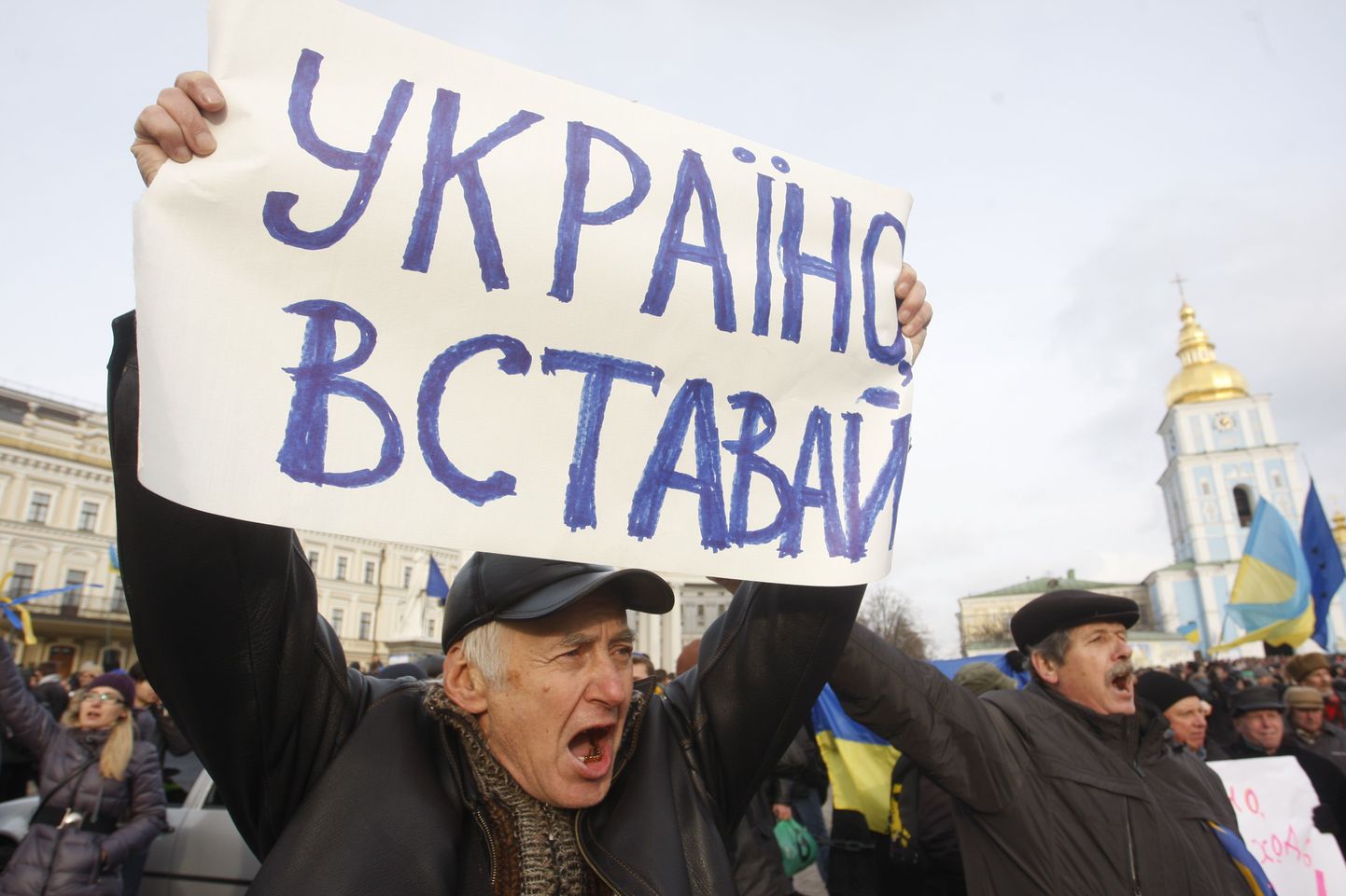 Киевский суд запретил протесты на Майдане.