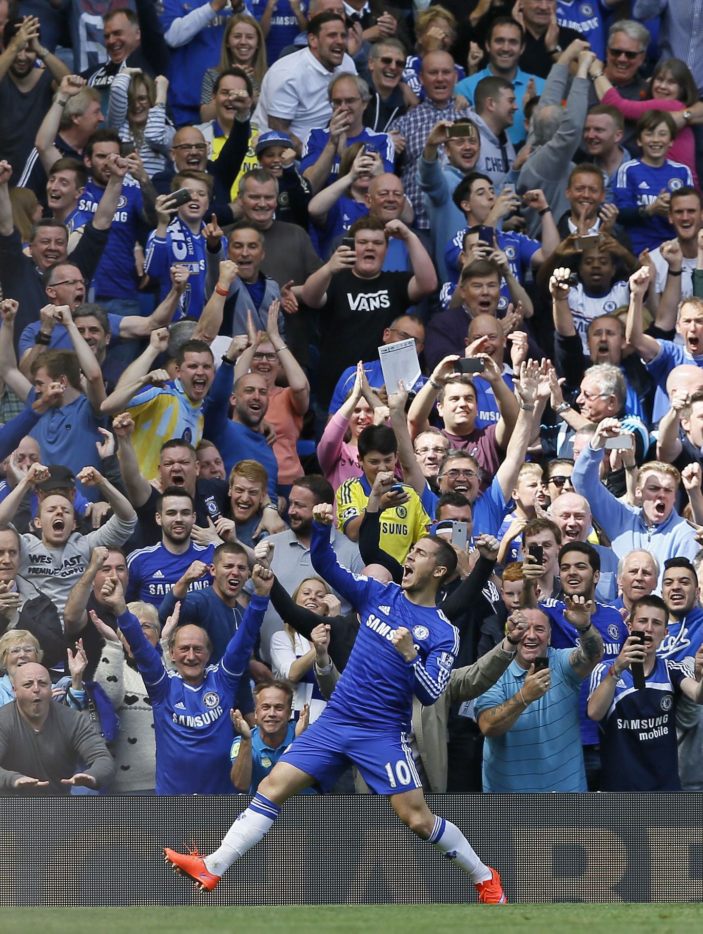 Eden Hazard tähistamas Crystal Palace'i vastu löödud väravat.