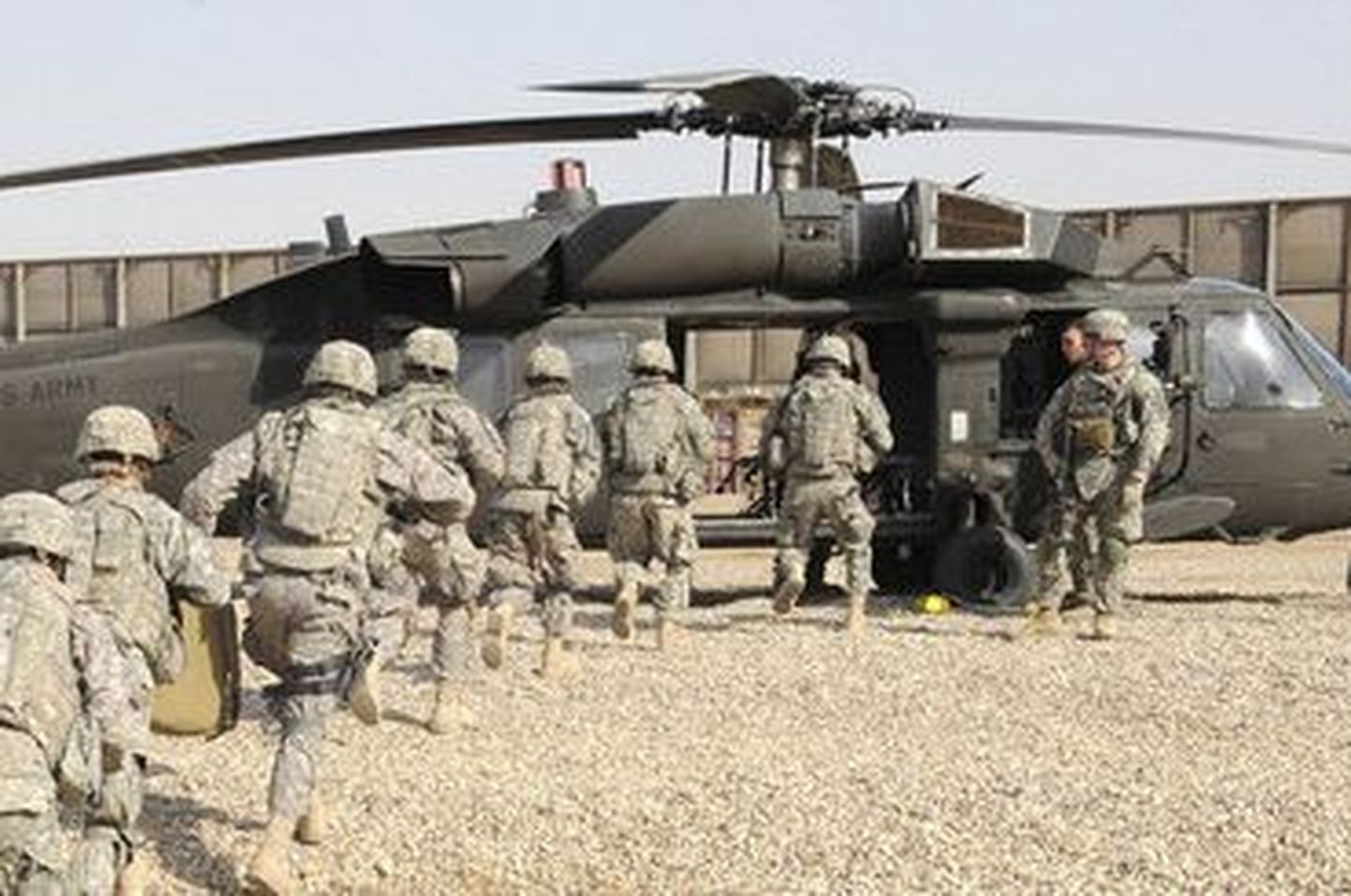 Saksamaal kukkus alla USA sõjaväehelikopter UH-60 Blackhawk