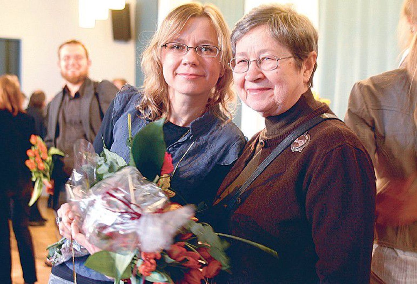 Pontuse presidendiraamatu tegijad: illustreerija Piret Raud ja tema ema, kirjanik Aino Pervik.