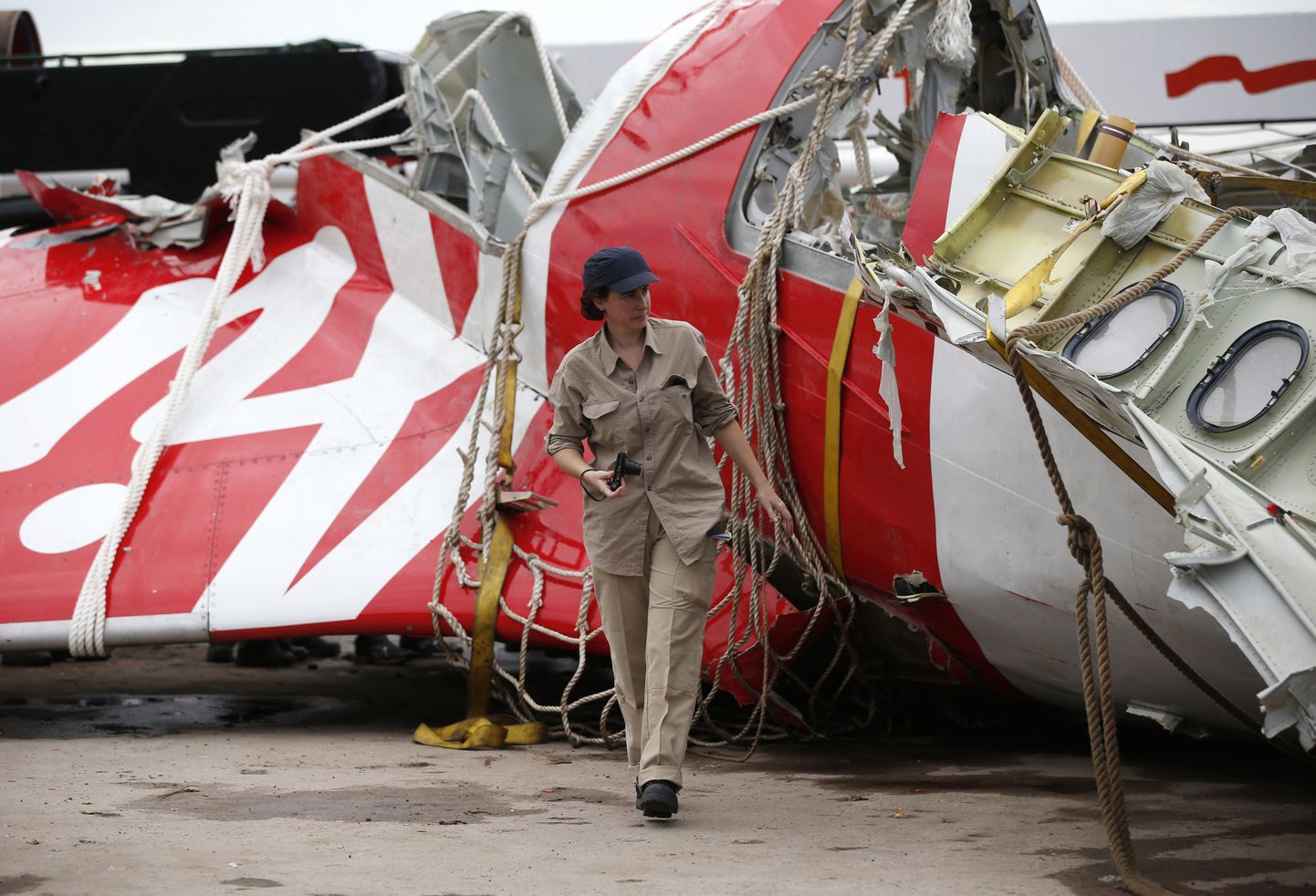 Osa Jaava merest pinnale tõstetud AirAsia õnnetuslennukist