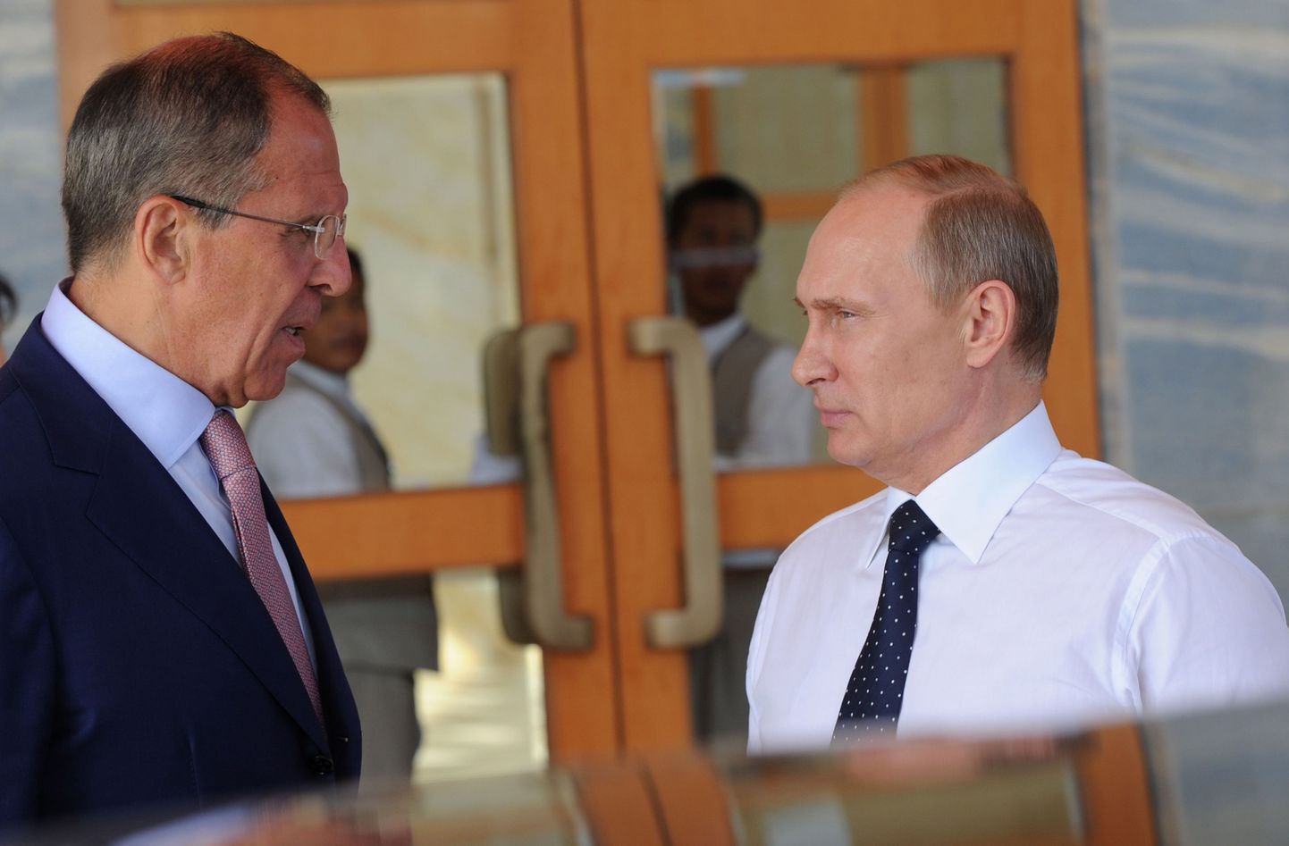 Vene president Vladimir Putin (paremal) koos välisministri Sergei Lavroviga.